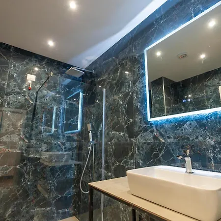 & Arnil Apartahotel 4*